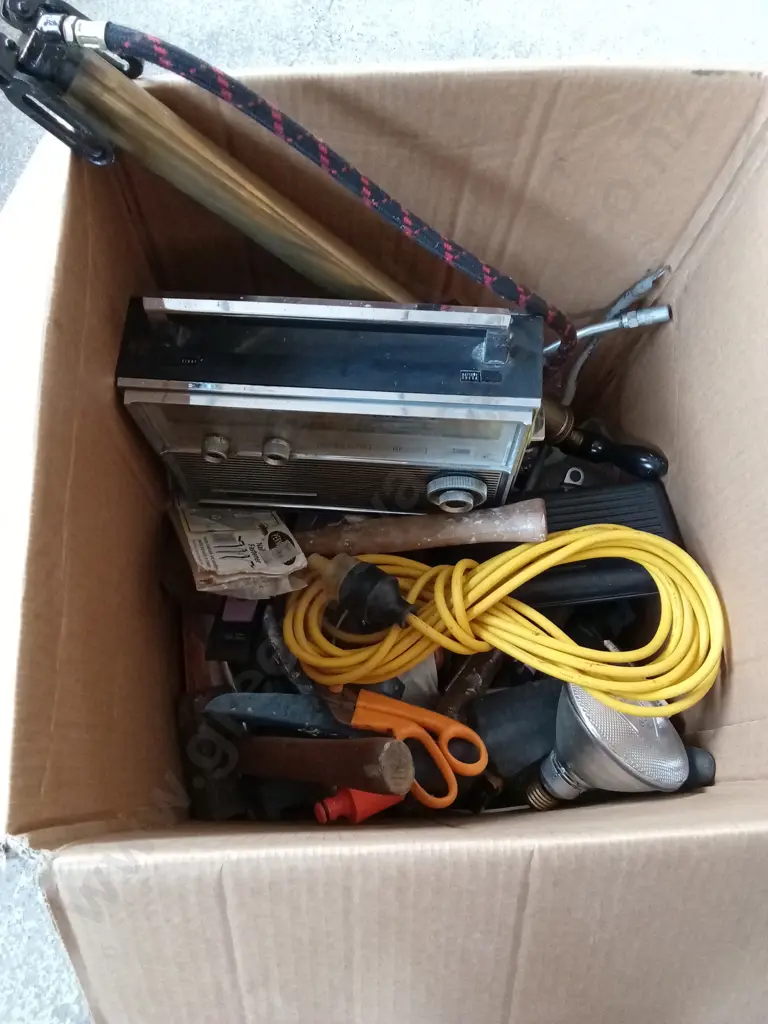 BOX OF ASSORTED GARAGE ITEMS Image 1++
