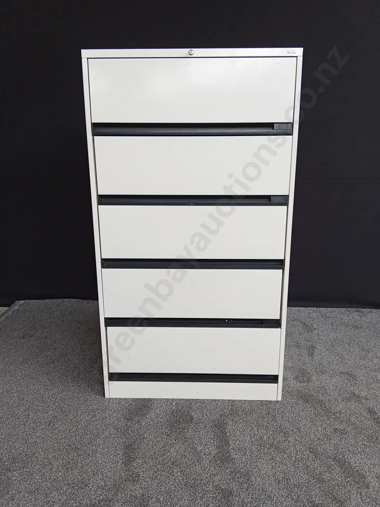 FILLING CABINET WIITH LOCK Image 1++