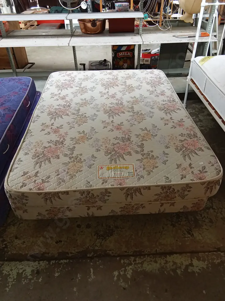 SKELLERUP POSTURE ROMANCE QUEEN MATTRESS AND BED BASE Image 1++