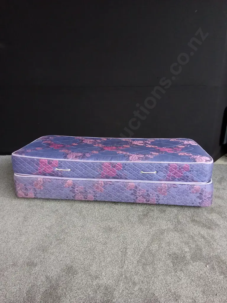 SLEEPY HEAD FLORAL PURPLE SINGLE BED WITH MATCHING MATTRESS ON WHEELS Image 1++