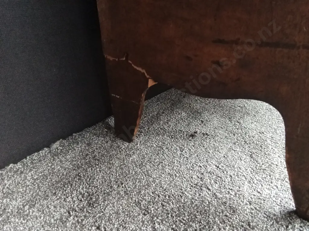 ANTIQUE BOW FRONT CHEST OF DRAWERS BOOK MATCHED VENEER 1.02mH X 1.02M W LOCKS -NO KEYS (DAMAGED, REAR LEFT LEG BROKEN) Image 1++