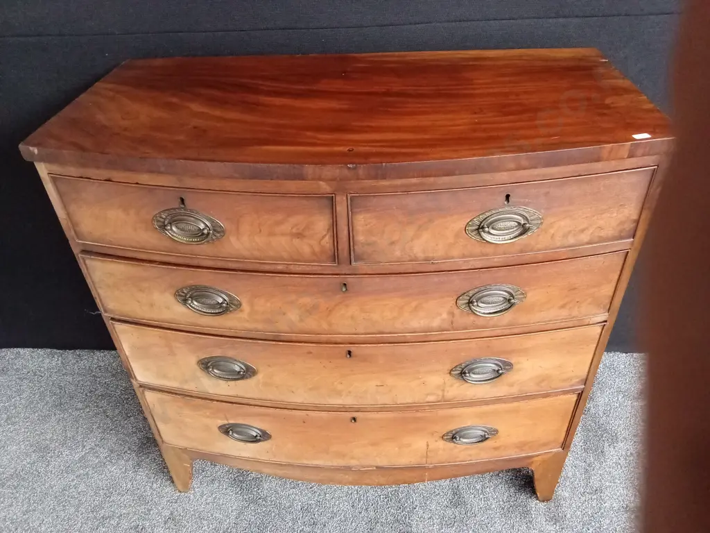 ANTIQUE BOW FRONT CHEST OF DRAWERS BOOK MATCHED VENEER 1.02mH X 1.02M W LOCKS -NO KEYS (DAMAGED, REAR LEFT LEG BROKEN) Image 1++