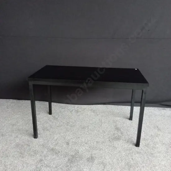 BLACK TABLE / DESK