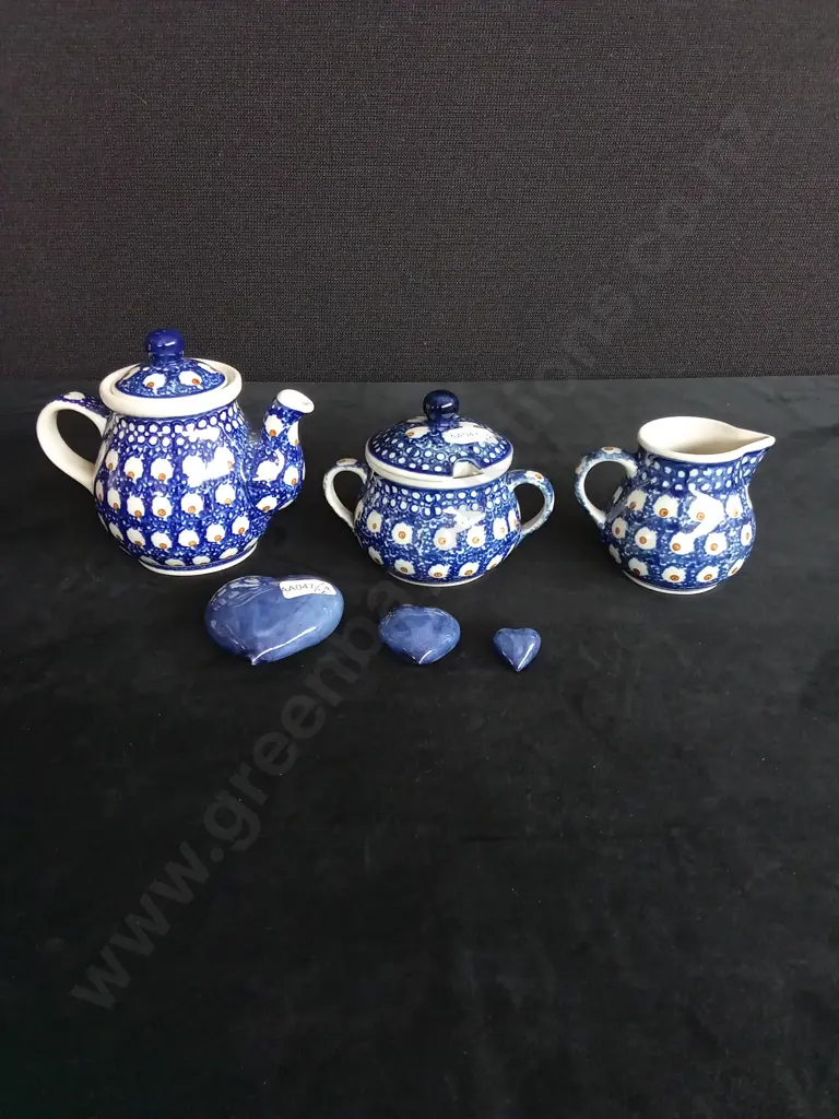BOLESLAWIEC POLISH POTTERY TEAPOT SUGAR POT AND MILK JUG WITH 3 CERAMIC HEARTS Image 1++