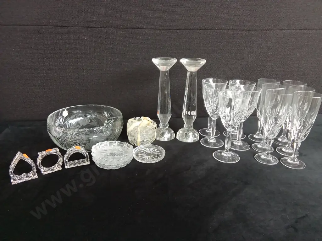 ASSORTED GLASSES AND GLASS ITEMS Image 1++