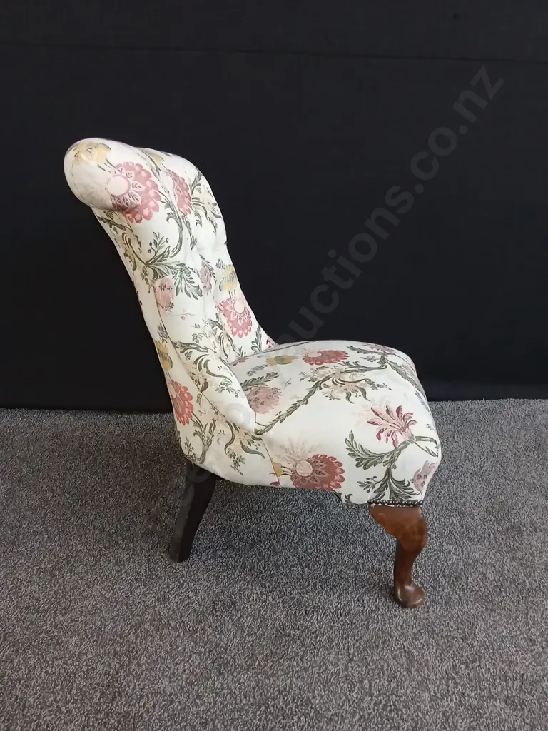 VINTAGE TUFTED OCCASIONAL CHAIR WITH CABRIOLE LEGS Image 1++