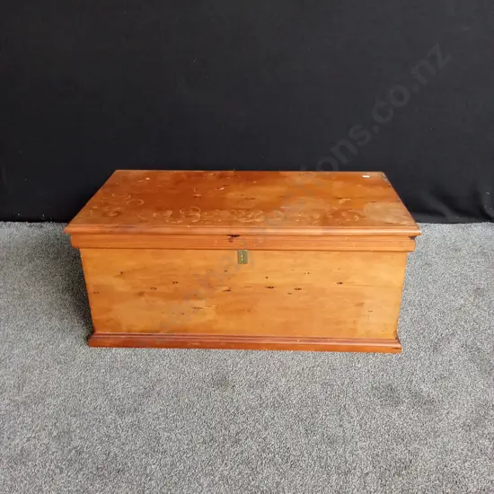 WOODEN CHEST L 1.3M D .53M H .44M
