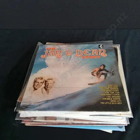 COLLECTION OF VINTAGE VINYL RECORDS