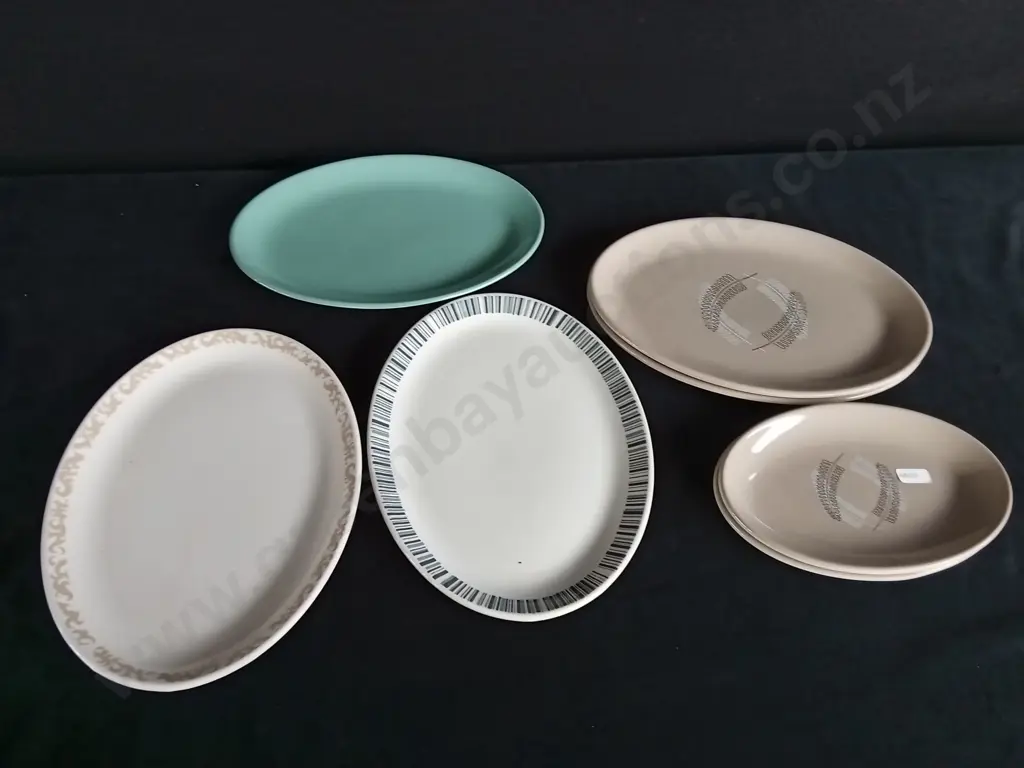 ASSORTED CROWN LYNN OVAL PLATTERS X 7 Image 1++