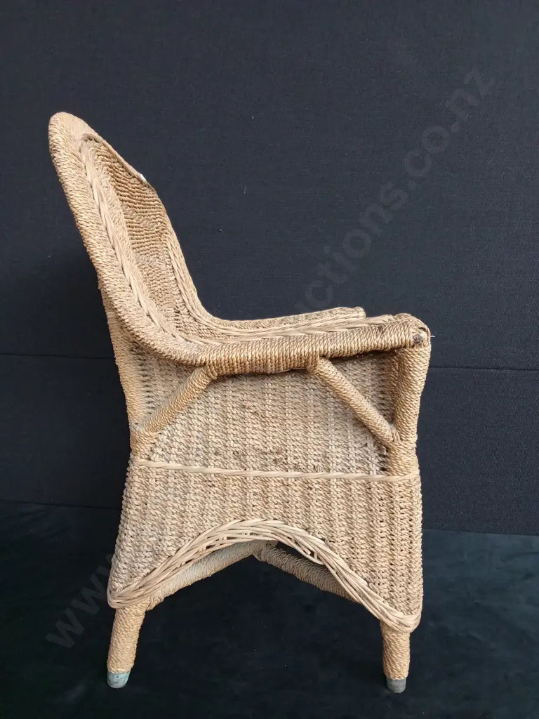 CHILDRENS WICKER ARMCHAIR Image 1++