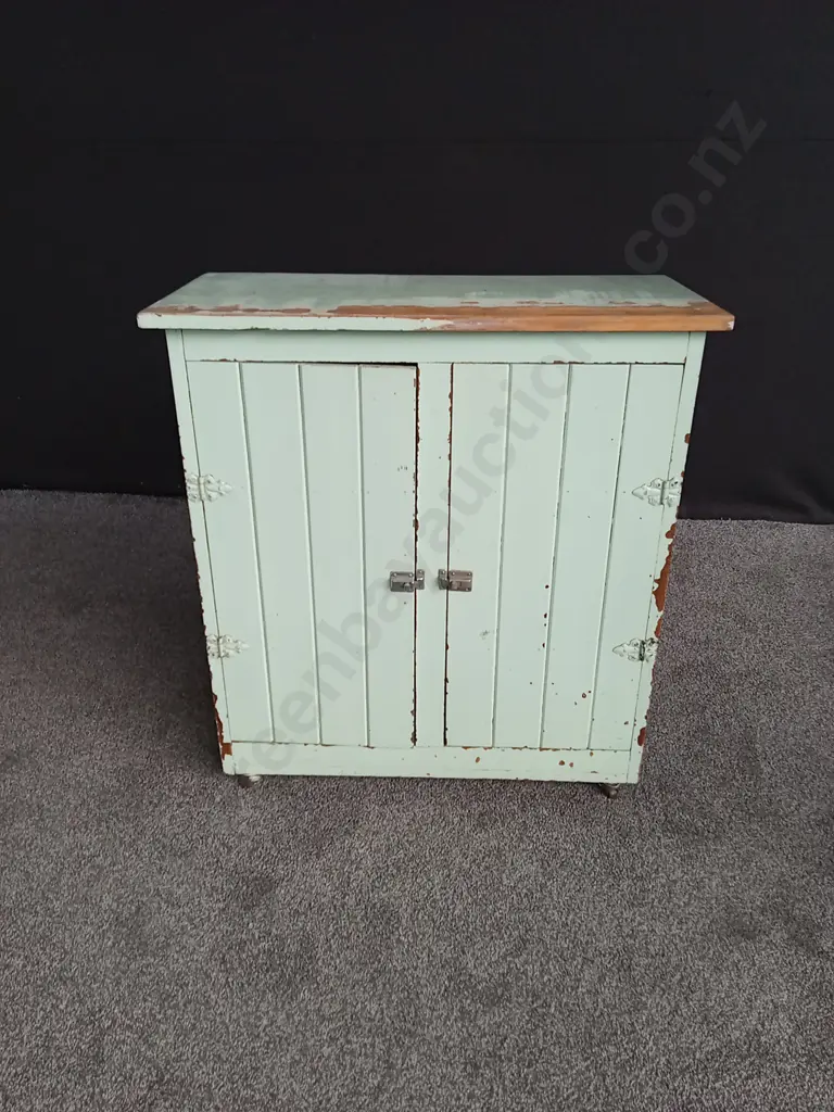 MINT GREEN PAINTED CUBOARD WITH 3 SHELVES L .815M D .395 H .865 Image 1++