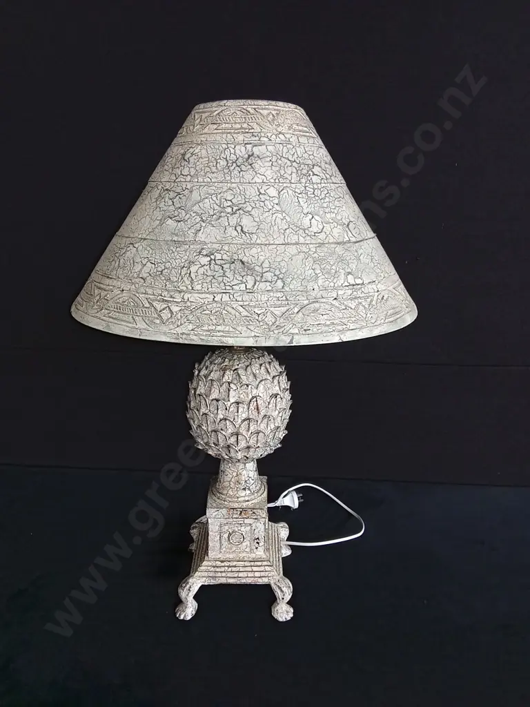 ANTIQUED WHITE CARVED METAL TABLE LAMP - WORKING Image 1++
