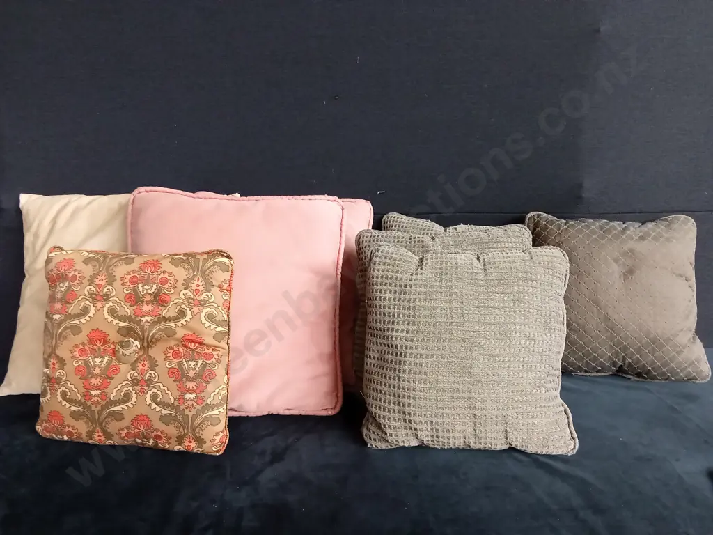 ASSORTED CUSHIONS X 8 Image 1++