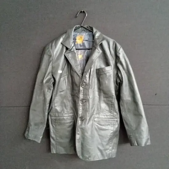 BLACK LEATHER JACKET