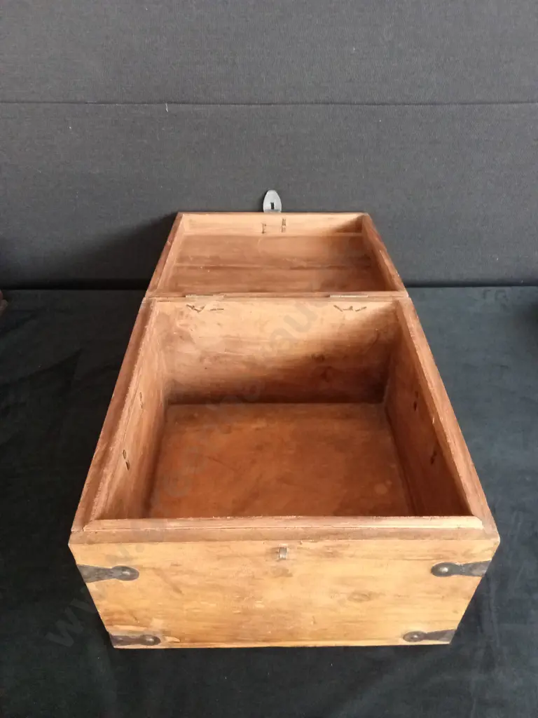 ANTIQUE WOODEN CHEST 33.5 X 33.5 X 23cm Image 1++