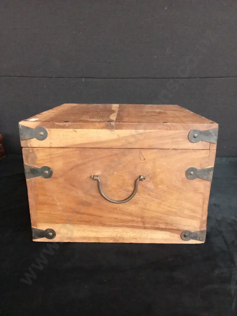 ANTIQUE WOODEN CHEST 33.5 X 33.5 X 23cm Image 1++