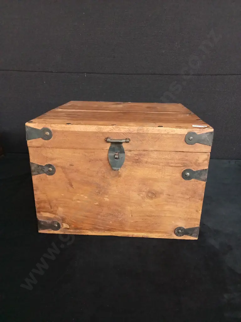 ANTIQUE WOODEN CHEST 33.5 X 33.5 X 23cm Image 1++
