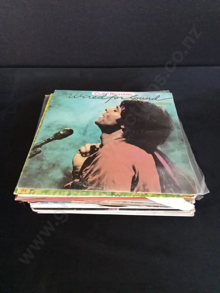 COLLECTION OF VINTAGE VINYL RECORDS Image 1++