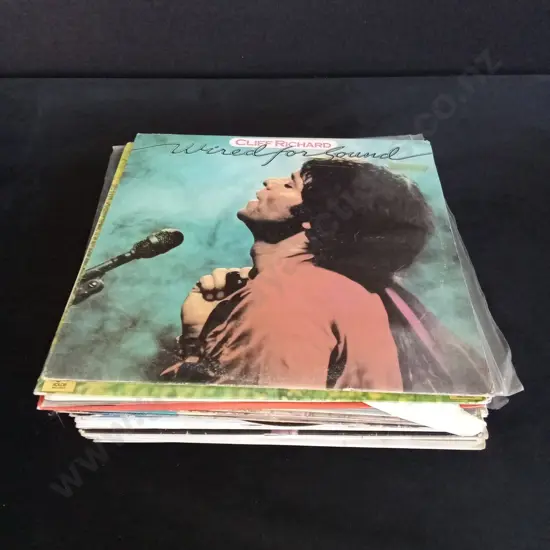 COLLECTION OF VINTAGE VINYL RECORDS