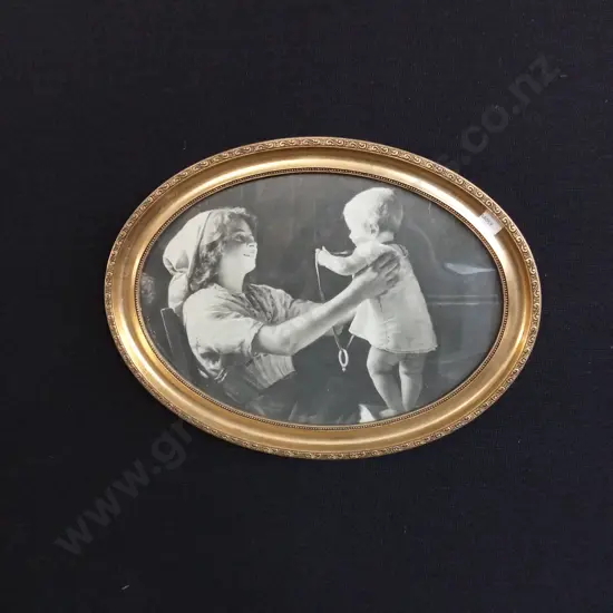 IMAGE IN AN OVAL FRAME