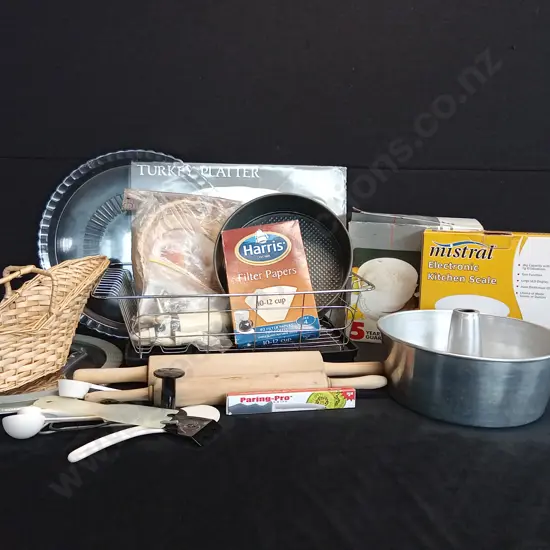 ASSORTED KITCHEN ITEMS