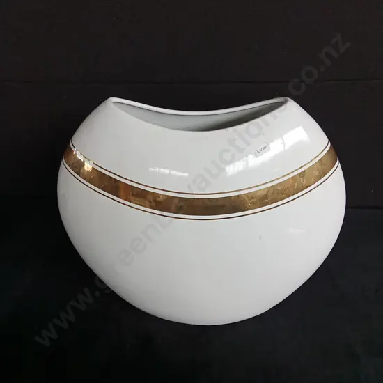 VINTAGE WHITE VASE WITH GOLD DETAIL