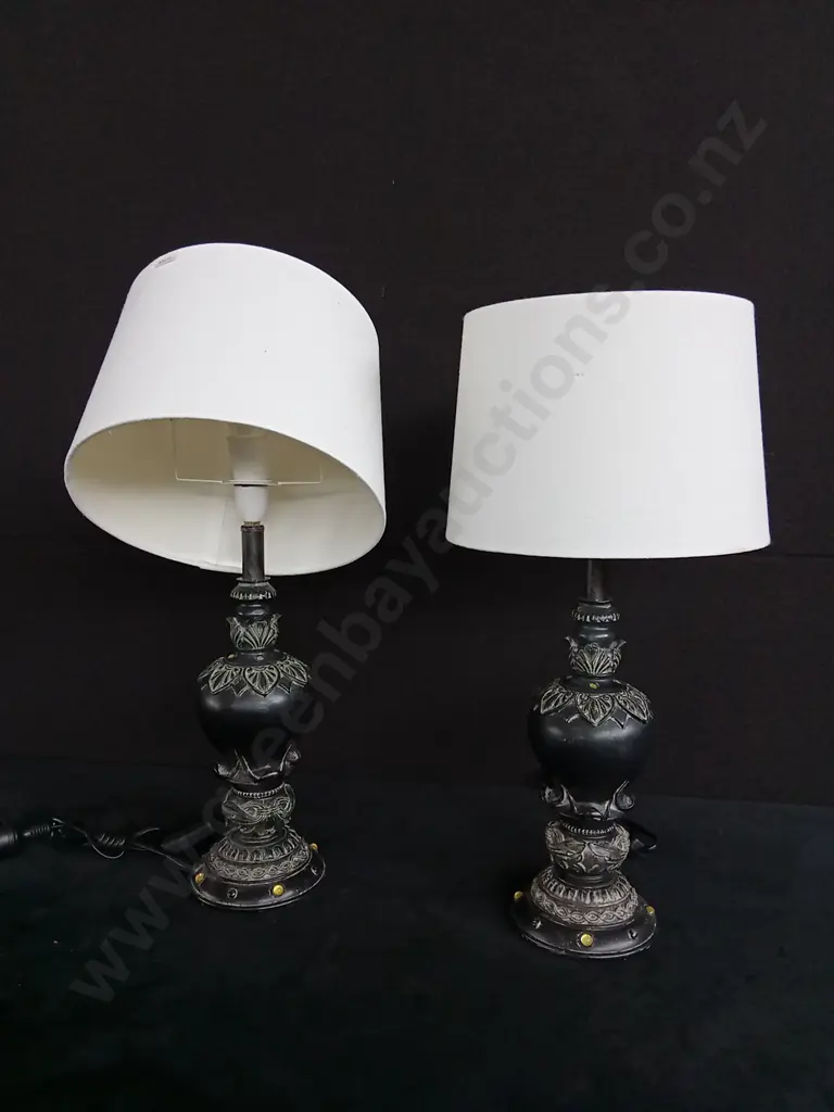 DARK BLACK ANTIQUE STLE URN TABLE LAMPS WITH WHITE DRUM SHADE Image 1++