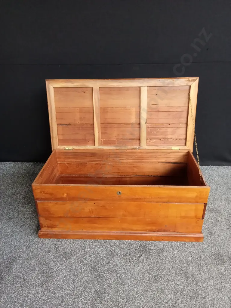 LARGE WOODEN CHEST L 1.19M  D .6M  H .49M Image 1++