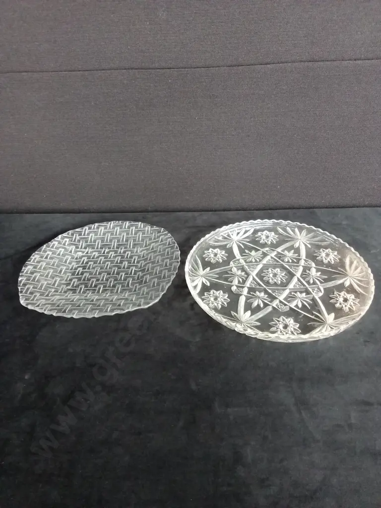 ASSORTED GLASS PLATTERS AND BOWLS Image 1++