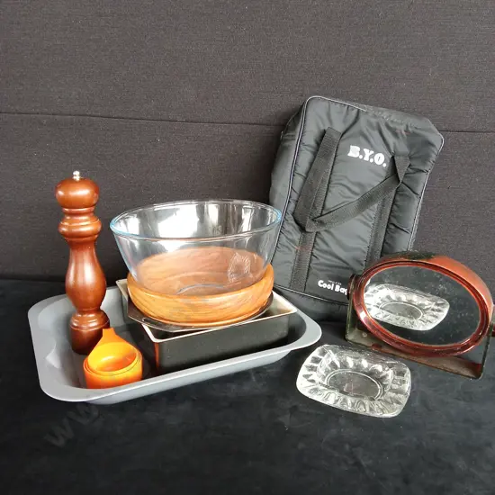 BOX OF ASSORTED KITCHEN ITEMS LIGHTING AND MORE