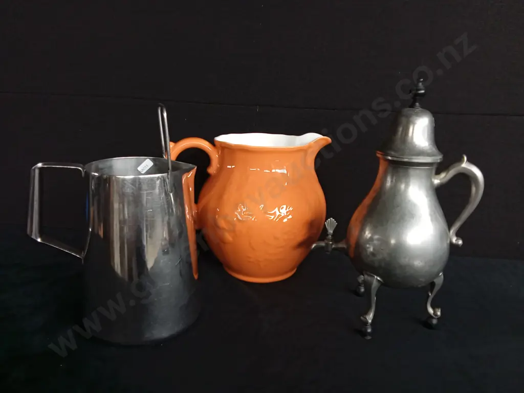 VINTAGE PLATED SILVER COFFEE MAKER A JUG AND AN ORANGE VASE Image 1++