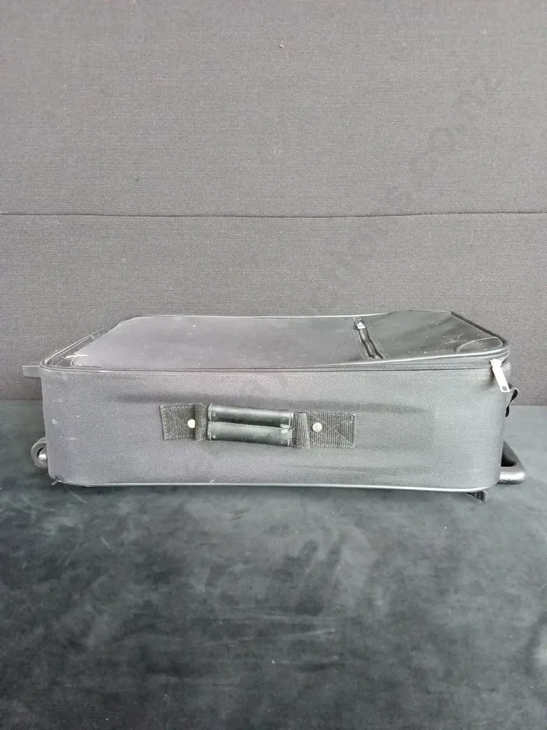 BLACK CARRY ON SUITCASE Image 1++