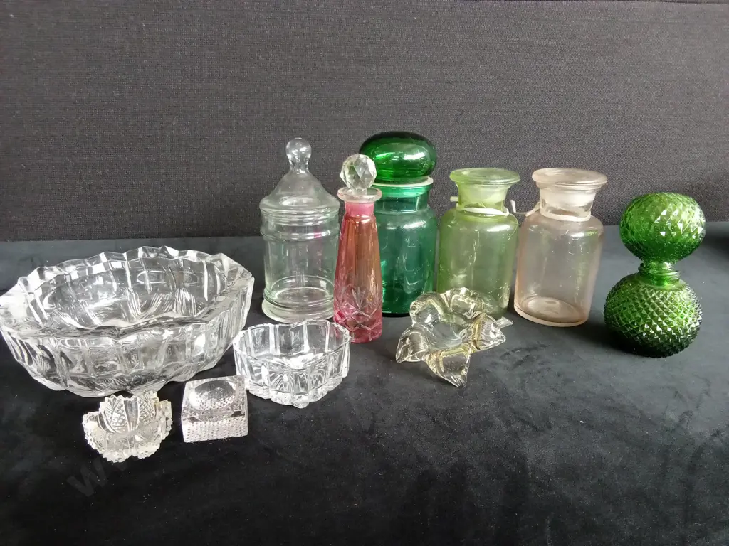 ASSORTED GLASS JARS BOWL AND COLLECTABLES Image 1++