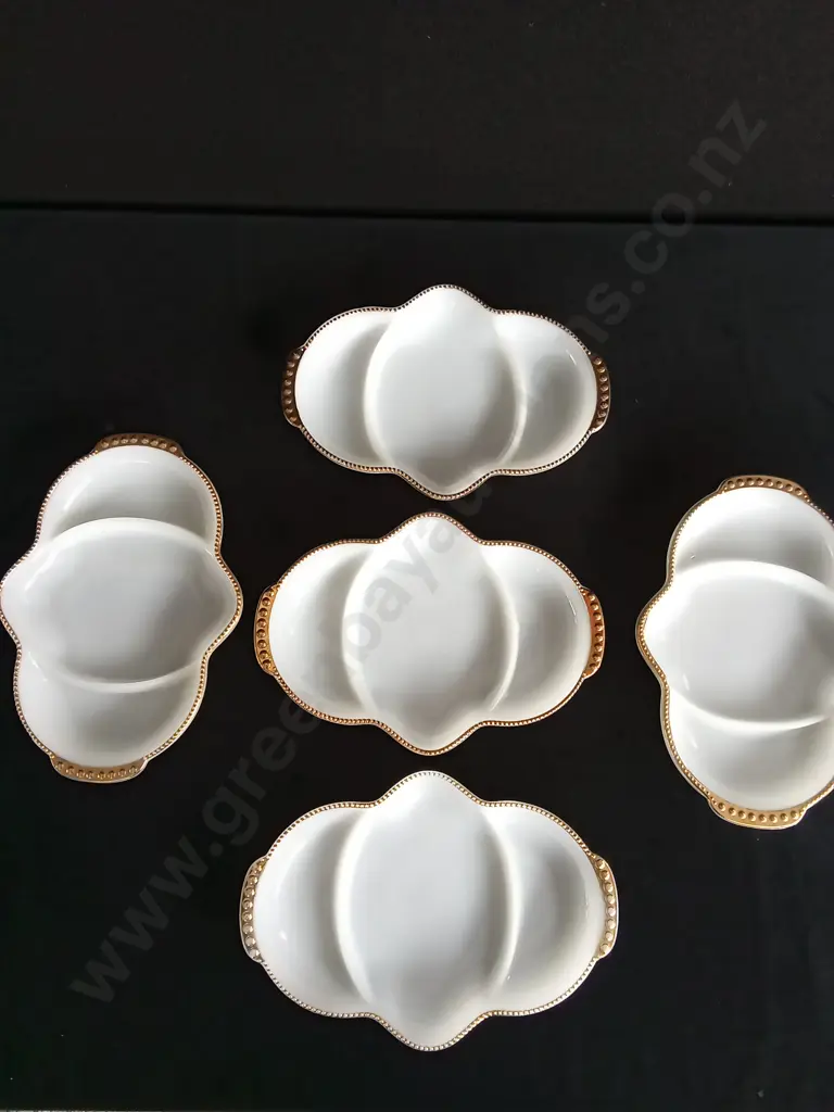 FIRE KING ANCHOR HOCKING WHITE MILK GLASS SERVING DISHES Image 1++