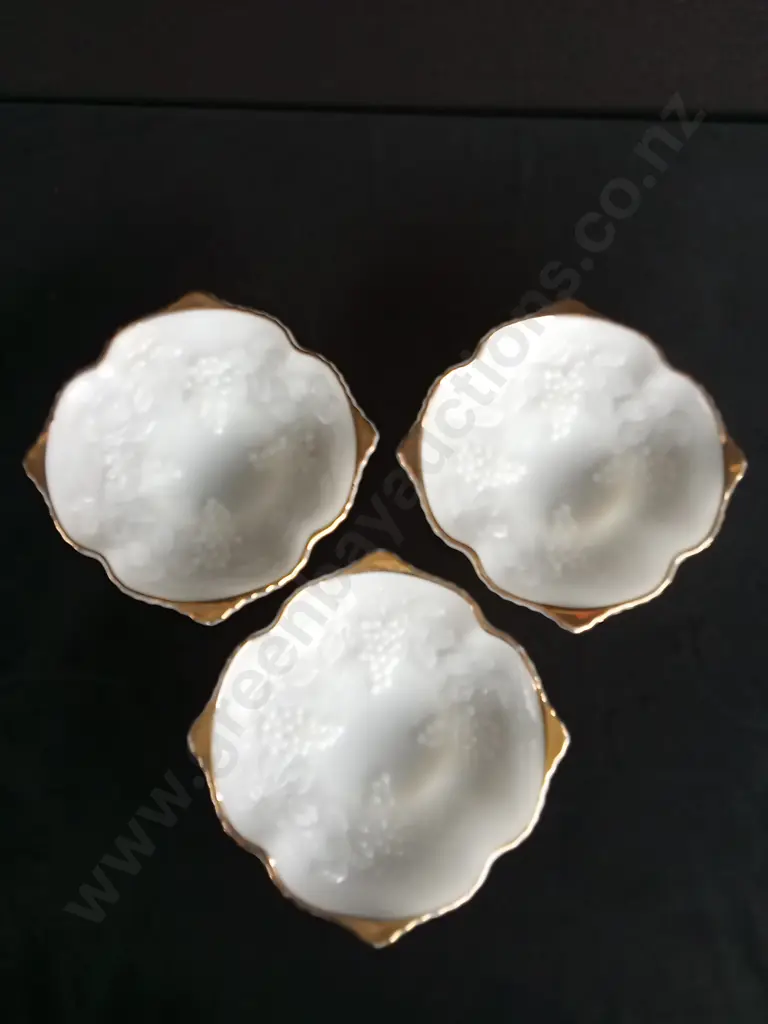 FIRE KING ANCHOR HOCKING WHITE MILK GLASS SERVING DISHES Image 1++