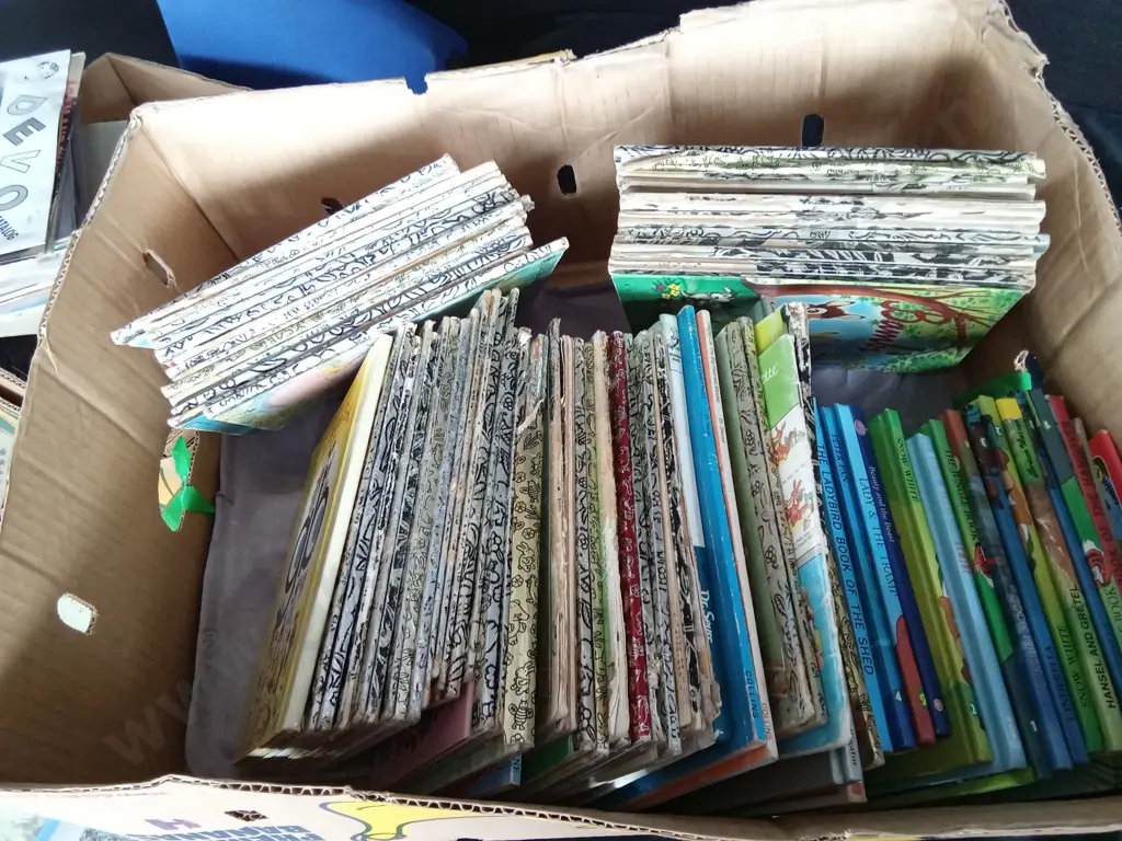 COLLECTION OF A LITTLE GOLDEN BOOKS AND OTHER CHILDRENS BOOKS Image 1++