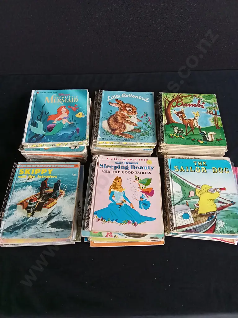 COLLECTION OF A LITTLE GOLDEN BOOKS AND OTHER CHILDRENS BOOKS Image 1++