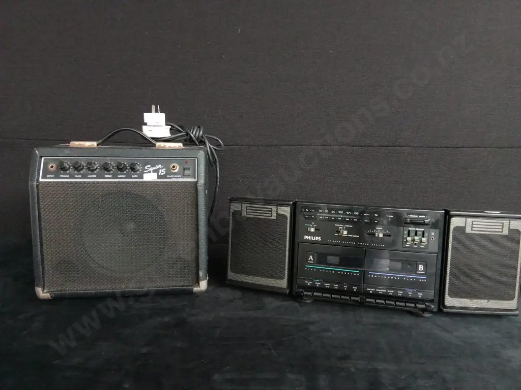 FENDER SQUIRE 15 PRACTICE GUITAR AMPLIFIER AND PHILLIPS AW7792 PORTABLE STEREO SOUND SYSTEM - WORKING Image 1++