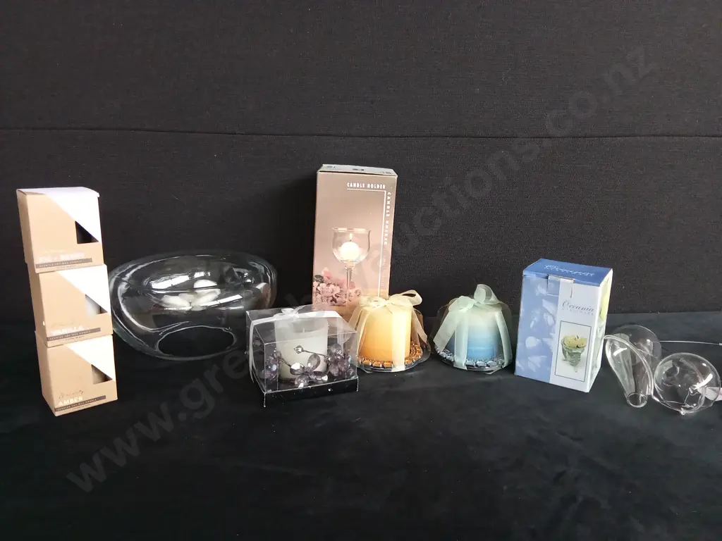 ASSORTED CANDLES AND GLASS ITEMS Image 1++