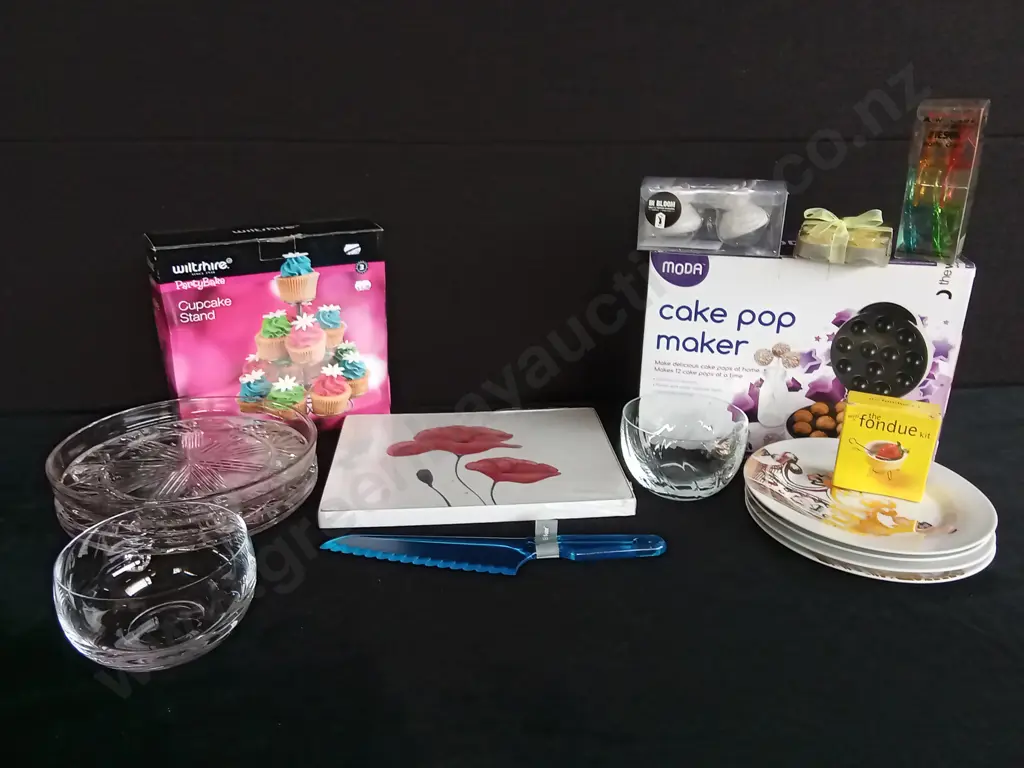 ASSORTED KITCHEN ITEMS Image 1++