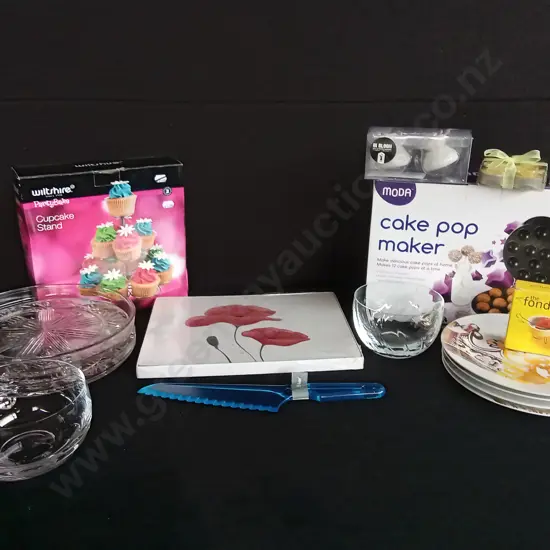 ASSORTED KITCHEN ITEMS