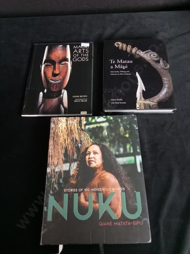 3 MAORI BOOKS Image 1++