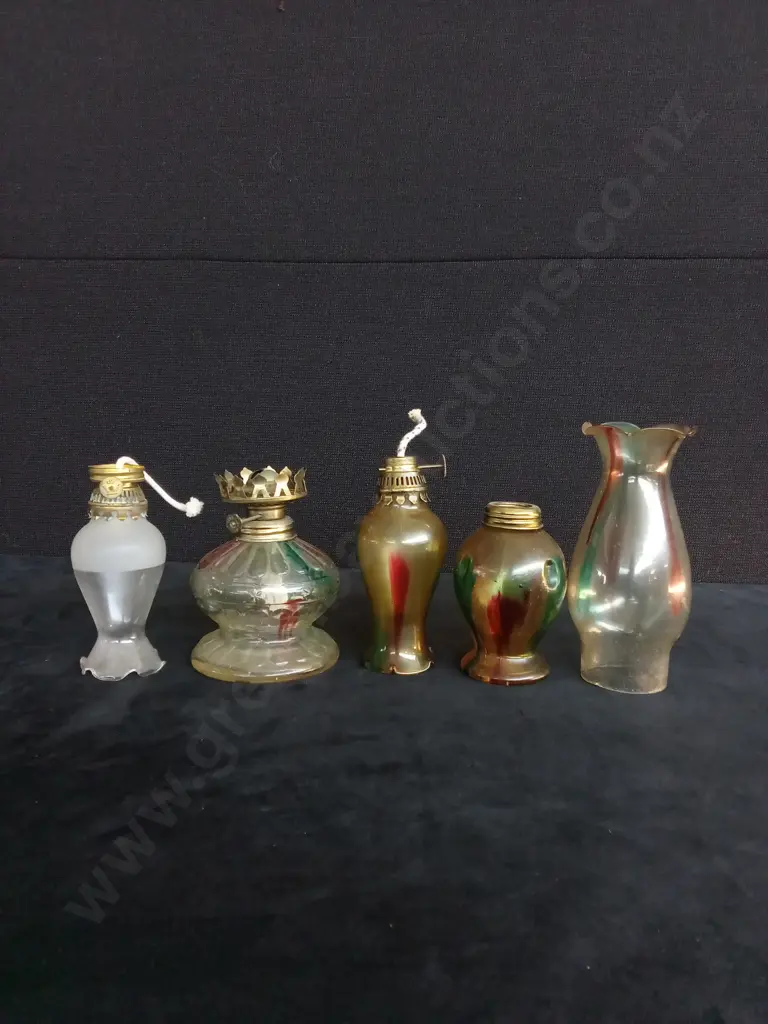 ASSORTED VINTAGE OIL LAMPS X 5 Image 1++