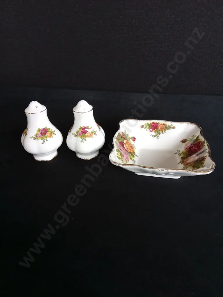 ROYAL ALBERT SERVING PLATTERS AND SALT AND PEPPER SHAKERS Image 1++