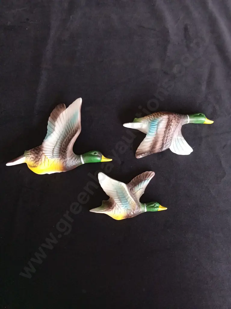 SET OF 3 FLYING MALLARD DUCK WALL PLAQUES Image 1++