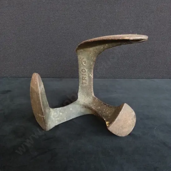 VINTAGE CAST IRON COBBLERS SHOW ANVIL