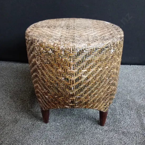 ROUND RATTAN OTTOMAN WOVEN DESIGN AND WOODEN LEGS