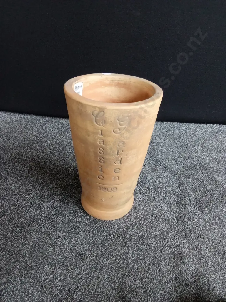 CLASSIC GARDEN POT Image 1++