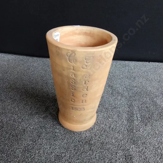 CLASSIC GARDEN POT