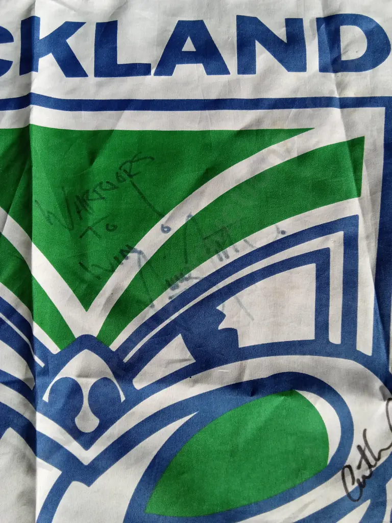 VINTAGE SIGNED INAUGURAL AUCKLAND WARRIORS RUGBY LEAGUE SEASON FLAG Image 1++